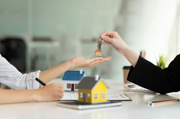 Bien choisir : critères incontournables des prêts immobiliers